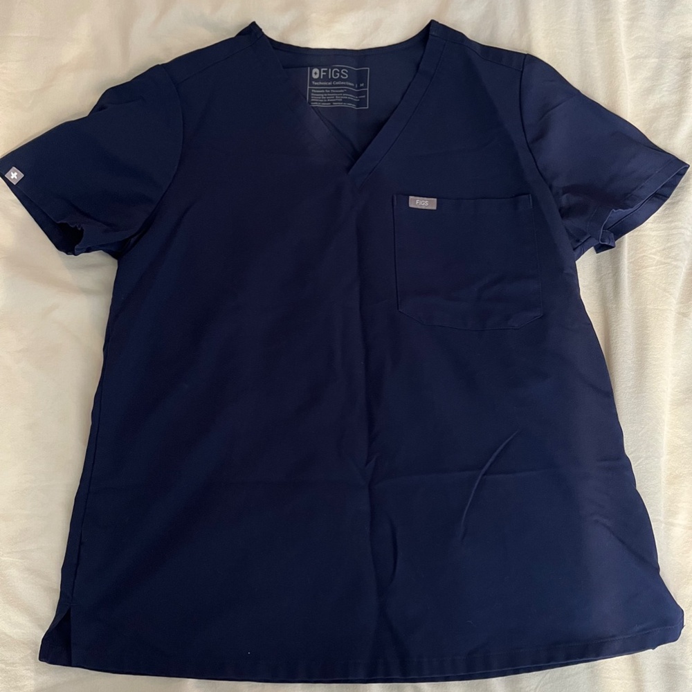 FIGS Catarina One-Pocket Scrub Top in Navy